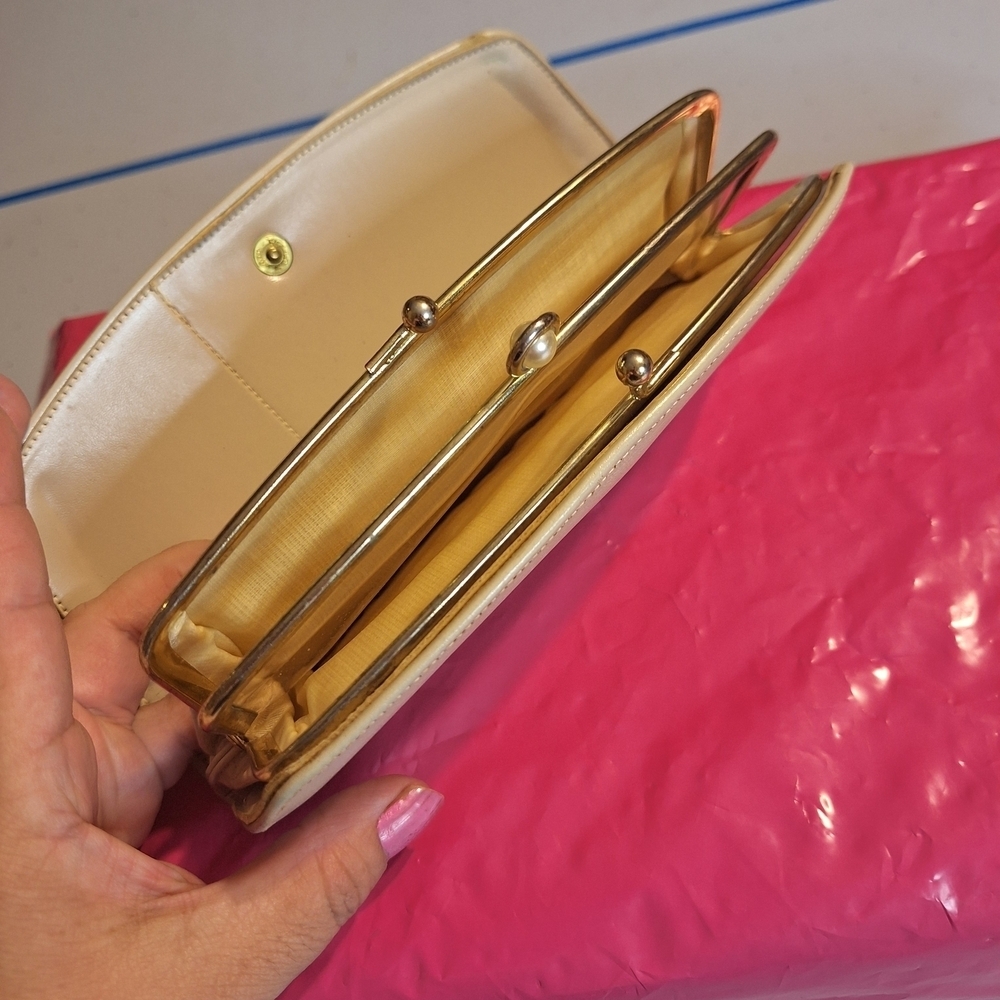 Vintage Baronet Cream Kisslock Wallet - Picture 5 of 10